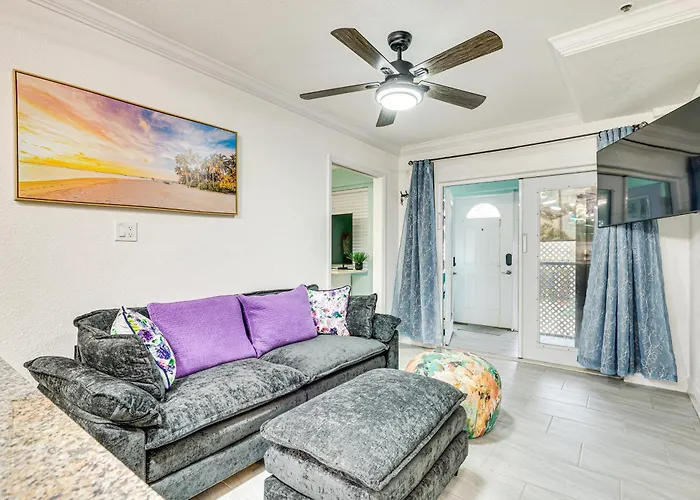 Steps To Shore: Walkable Clearwater Holiday home Clearwater Beach