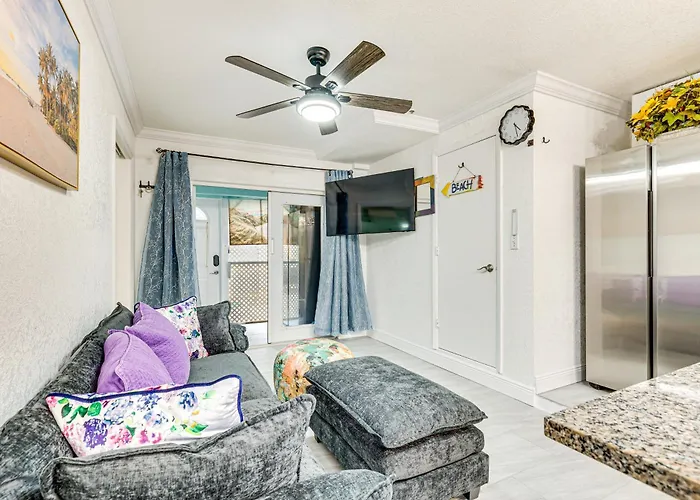 Steps To Shore: Walkable Clearwater