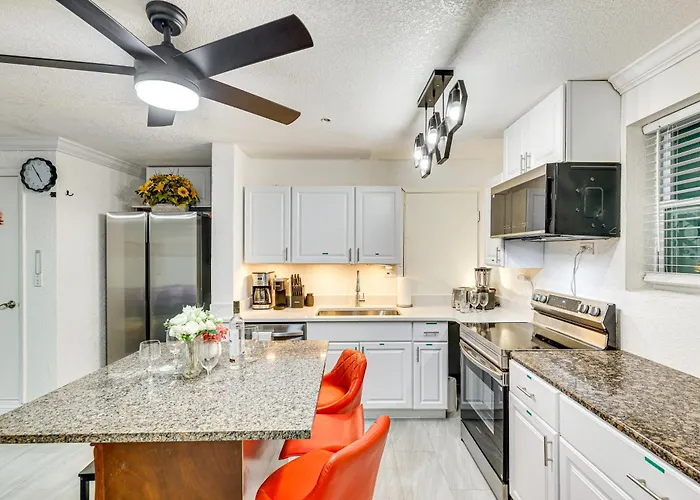 Steps To Shore: Walkable Clearwater Holiday home Clearwater Beach