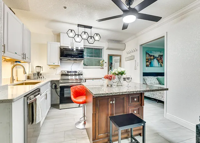 Steps To Shore: Walkable Clearwater * Clearwater Beach