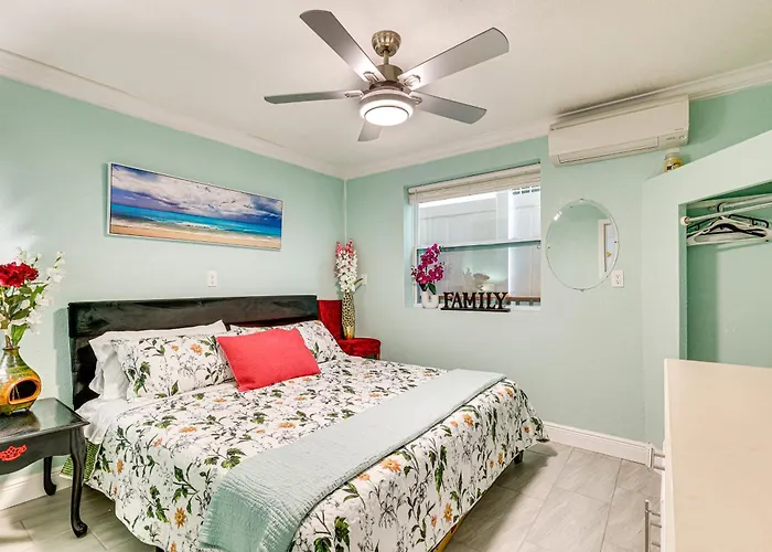 Steps To Shore: Walkable Clearwater Holiday home