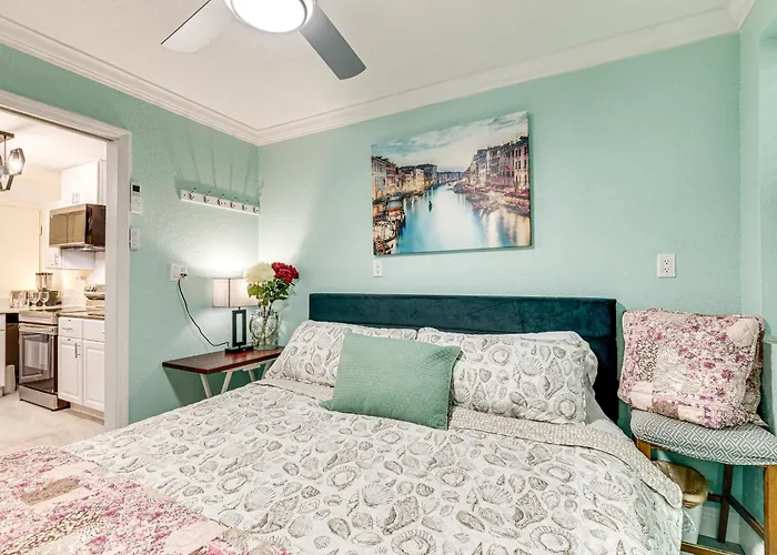 Steps To Shore: Walkable Clearwater * Clearwater Beach