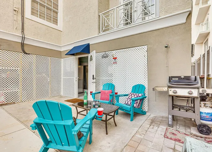Steps To Shore: Walkable Clearwater Holiday home *